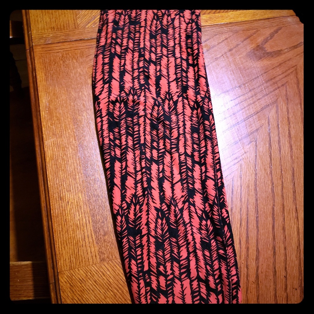 One size lularoe leggings black and red
